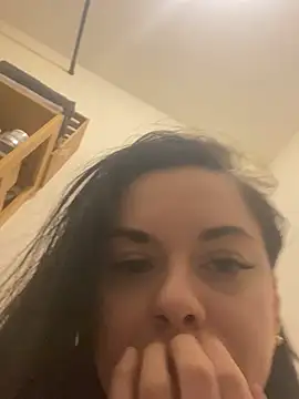 Luccreccia  online show from February 5, 2026, 9:16 am