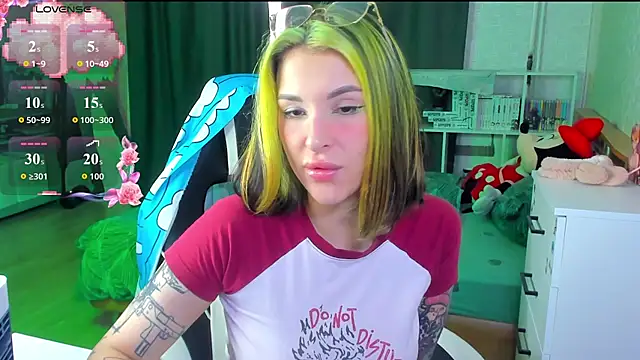 Snapshot of folinskayyya chatting on July 18, 2026, 6:33 am folinskayyya online show from July 18, 2026, 6:33 am
