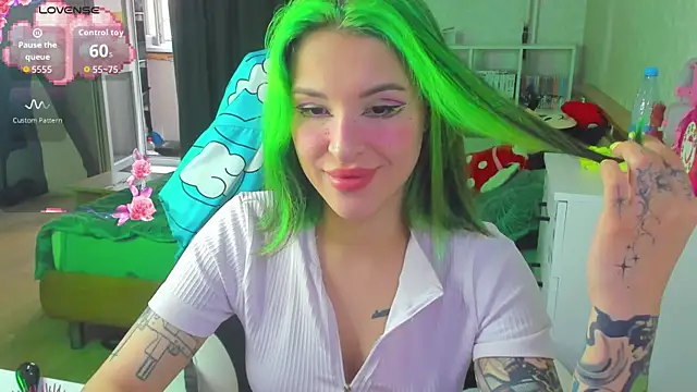Snapshot of folinskayyya chatting on July 24, 2026, 5:47 am folinskayyya online show from July 24, 2026, 5:47 am