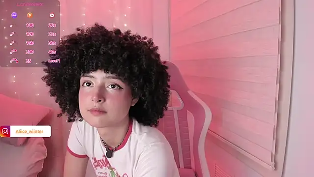 Snapshot of Alice_winter_ chatting on June 6, 2026, 6:13 pm Alice winter online show from June 6, 2026, 6:13 pm