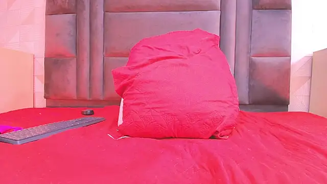 hot dione online show from October 17, 2025, 7:15 pm