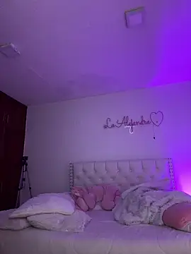 alee lenoxx online show from April 23, 2026, 5:03 am