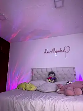 alee lenoxx online show from October 21, 2025, 6:13 am