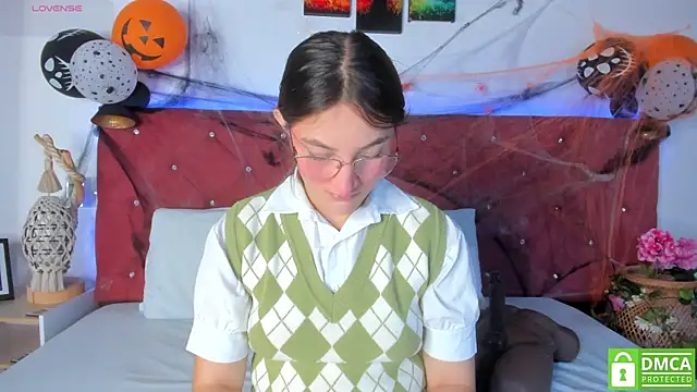 Ruth harvey  online show from October 31, 2025, 12:13 pm