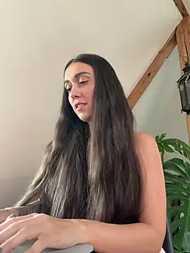 emiliasommer online show from July 13, 2026, 2:16 pm