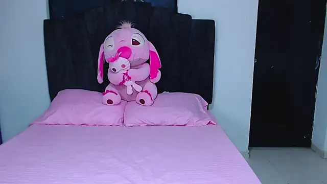 Ariel Zeo1 online show from February 26, 2026, 7:14 pm