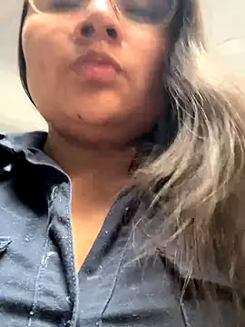 alice love052 online show from October 6, 2025, 9:15 pm