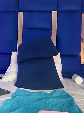 alice love052 online show from April 3, 2026, 4:41 am