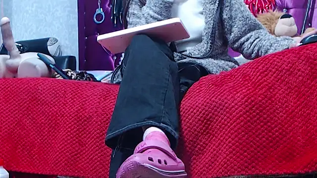 AyshaScott online show from November 12, 2025, 12:31 pm