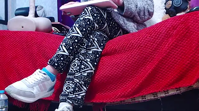 AyshaScott online show from November 25, 2025, 12:27 pm