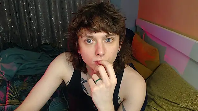 axxxturel online show from December 18, 2025, 10:24 pm