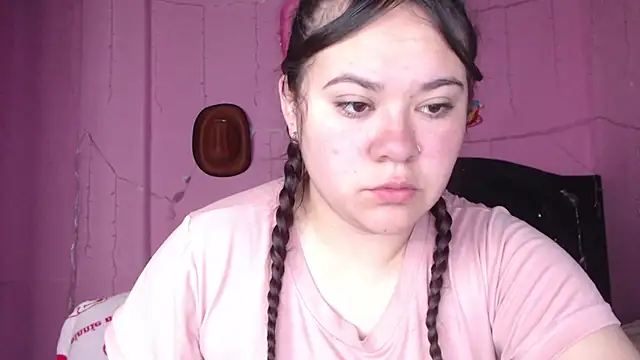 NikkiRous  online show from March 4, 2025, 12:33 pm