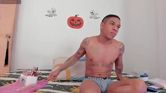 Snapshot of its_me_miley chatting on October 28, 2025, 1:10 pm its me miley online show from October 28, 2025, 1:10 pm