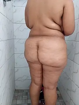 Fantasy1976 online show from April 3, 2026, 6:36 pm