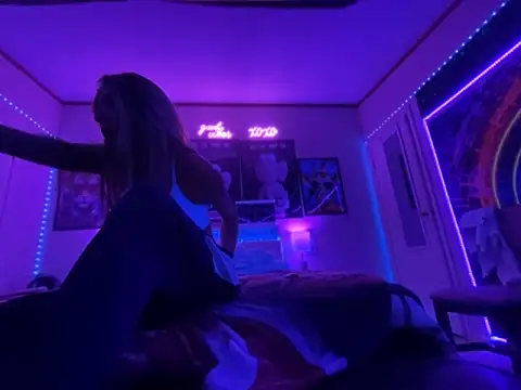 SarahStarr2020 online show from December 8, 2024, 4:55 am