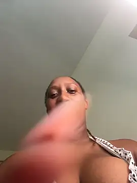 CarlaBeckky online show from November 2, 2025, 7:35 am