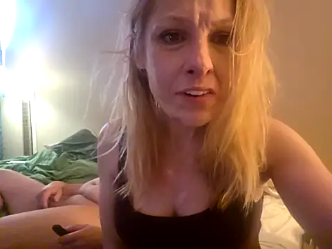 Snapshot of we8camgirl chatting on September 8, 2025, 2:27 pm we8camgirl online show from September 8, 2025, 2:27 pm