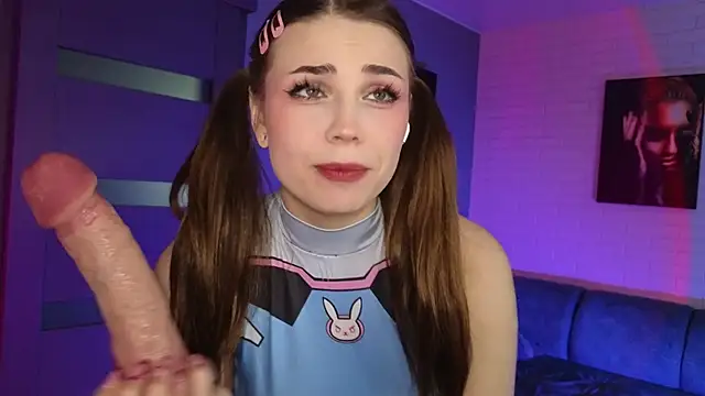 Katerinchik online show from May 11, 2026, 4:04 pm
