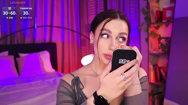 LunaNight online show from December 15, 2025, 8:47 pm