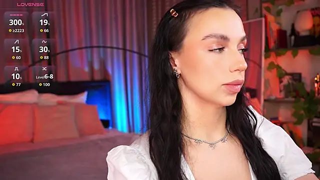 LunaNight online show from November 17, 2025, 8:46 pm