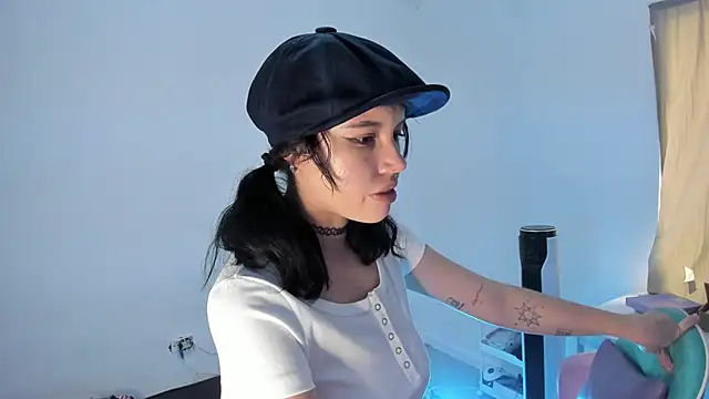 WandaDoll online show from February 25, 2025, 5:30 pm