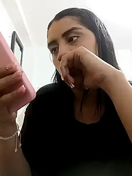 Snapshot of Julieta8 chatting on January 26, 2025, 3:59 am Julieta8 online show from January 26, 2025, 3:59 am