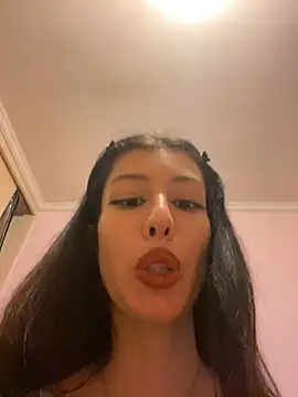 plantitasuwu online show from March 7, 2025, 4:57 am