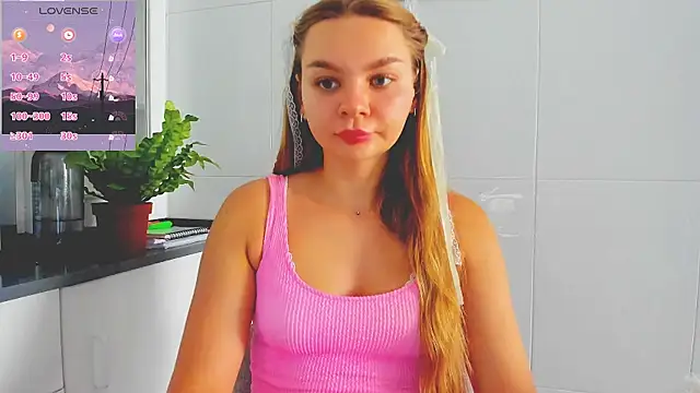 Snapshot of Molly_sweetie chatting on July 12, 2026, 6:36 am Molly sweetie online show from July 12, 2026, 6:36 am