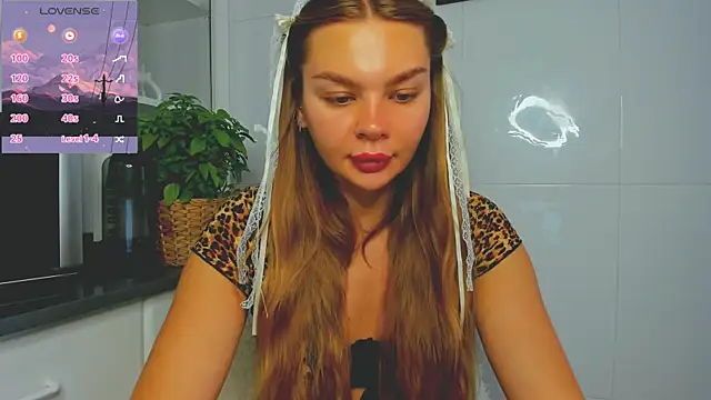 Snapshot of Molly_sweetie chatting on June 27, 2026, 6:41 am Molly sweetie online show from June 27, 2026, 6:41 am