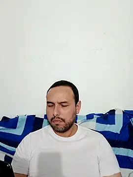 Snapshot of ElSunEagle chatting on September 28, 2025, 3:46 am ElSunEagle online show from September 28, 2025, 3:46 am