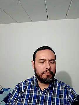 Snapshot of ElSunEagle chatting on October 27, 2025, 4:35 am ElSunEagle online show from October 27, 2025, 4:35 am