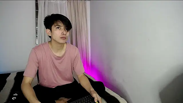 Pinkandyellowpokemon online show from February 24, 2025, 11:19 pm