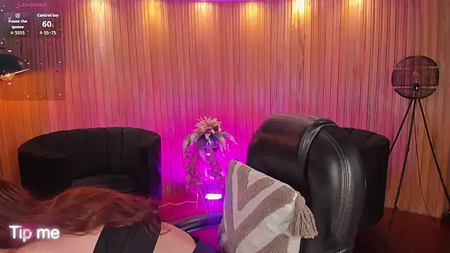 CorinneRusso online show from December 15, 2025, 5:46 am