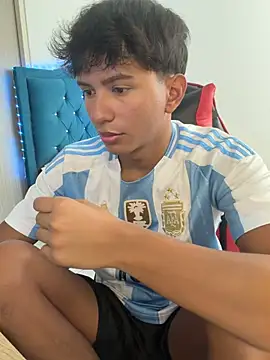 Snapshot of Leonarrrd_01 chatting on February 28, 2026, 9:03 pm Leonarrrd 01 online show from February 28, 2026, 9:03 pm