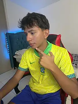 Snapshot of Leonarrrd_01 chatting on March 2, 2026, 11:55 pm Leonarrrd 01 online show from March 2, 2026, 11:55 pm