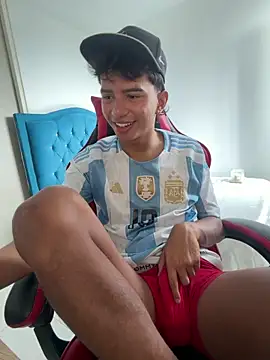 Snapshot of Leonarrrd_01 chatting on December 14, 2025, 4:34 pm Leonarrrd 01 online show from December 14, 2025, 4:34 pm