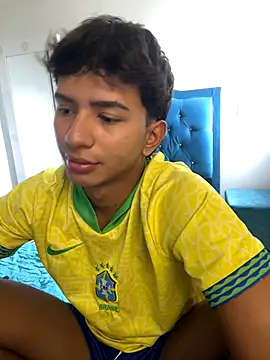 Leonarrrd 01 online show from October 20, 2025, 9:04 pm