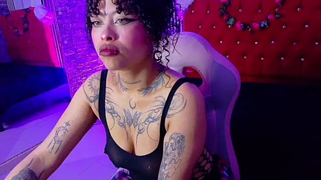 miahernadez303av online show from February 11, 2026, 4:23 am