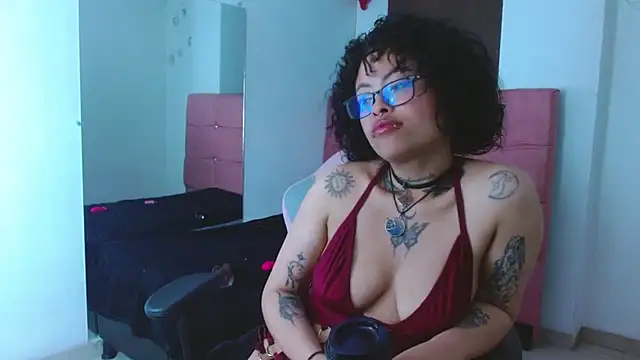 miahernadez303av online show from March 3, 2025, 8:51 am