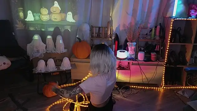 Kerry Kirk online show from October 23, 2025, 11:47 pm