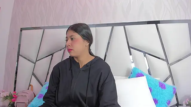  aurora18  online show from April 20, 2026, 3:09 am