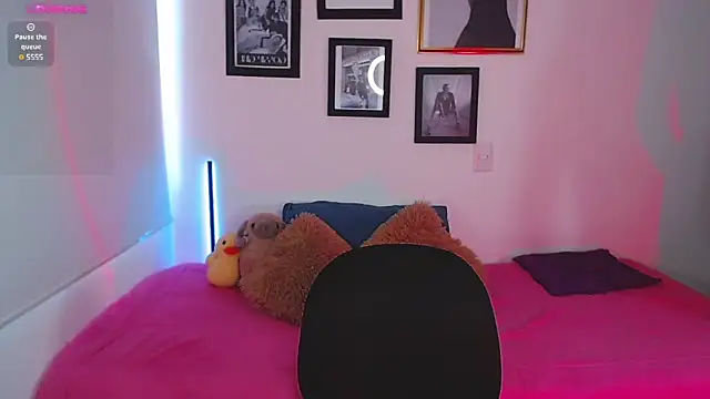 lilyy evanss online show from March 4, 2025, 7:11 pm