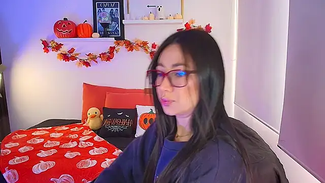 lilyy evanss online show from October 29, 2025, 9:14 pm