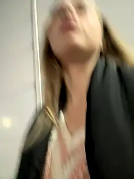 LoraaDoll online show from October 8, 2025, 3:57 pm