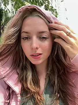 LoraaDoll online show from January 12, 2026, 5:25 am