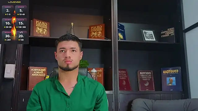 EdwardRoss  online show from October 6, 2025, 8:42 pm