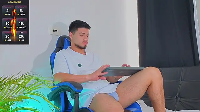 EdwardRoss  online show from October 28, 2025, 8:08 pm