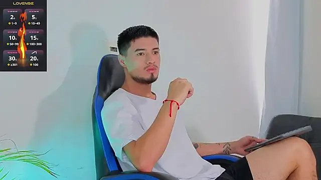 Snapshot of EdwardRoss_ chatting on January 16, 2026, 8:02 pm EdwardRoss online show from January 16, 2026, 8:02 pm