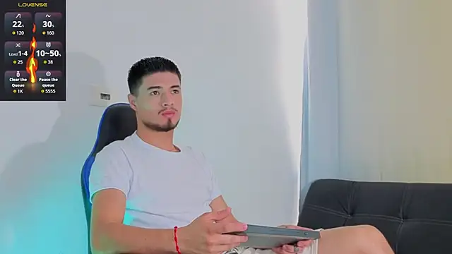 Snapshot of EdwardRoss_ chatting on January 17, 2026, 8:45 pm EdwardRoss online show from January 17, 2026, 8:45 pm