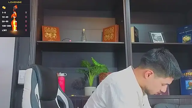 EdwardRoss  online show from September 13, 2025, 8:20 pm